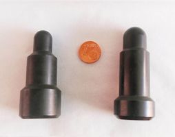 The illustration shows two different testing punches in a size comparison with a 1 Euro-Cent piece. The thinnest part of the test mandrel is round and has approximately the diameter of the coin.