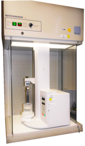The picture shows the combination of a Shimadzu Dip Coater with a Laminar Flow Box. 