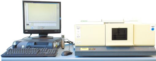 Abgebildet ist FT-IR-Arbeitsplatz mit dem Spektrometer FTS 175.