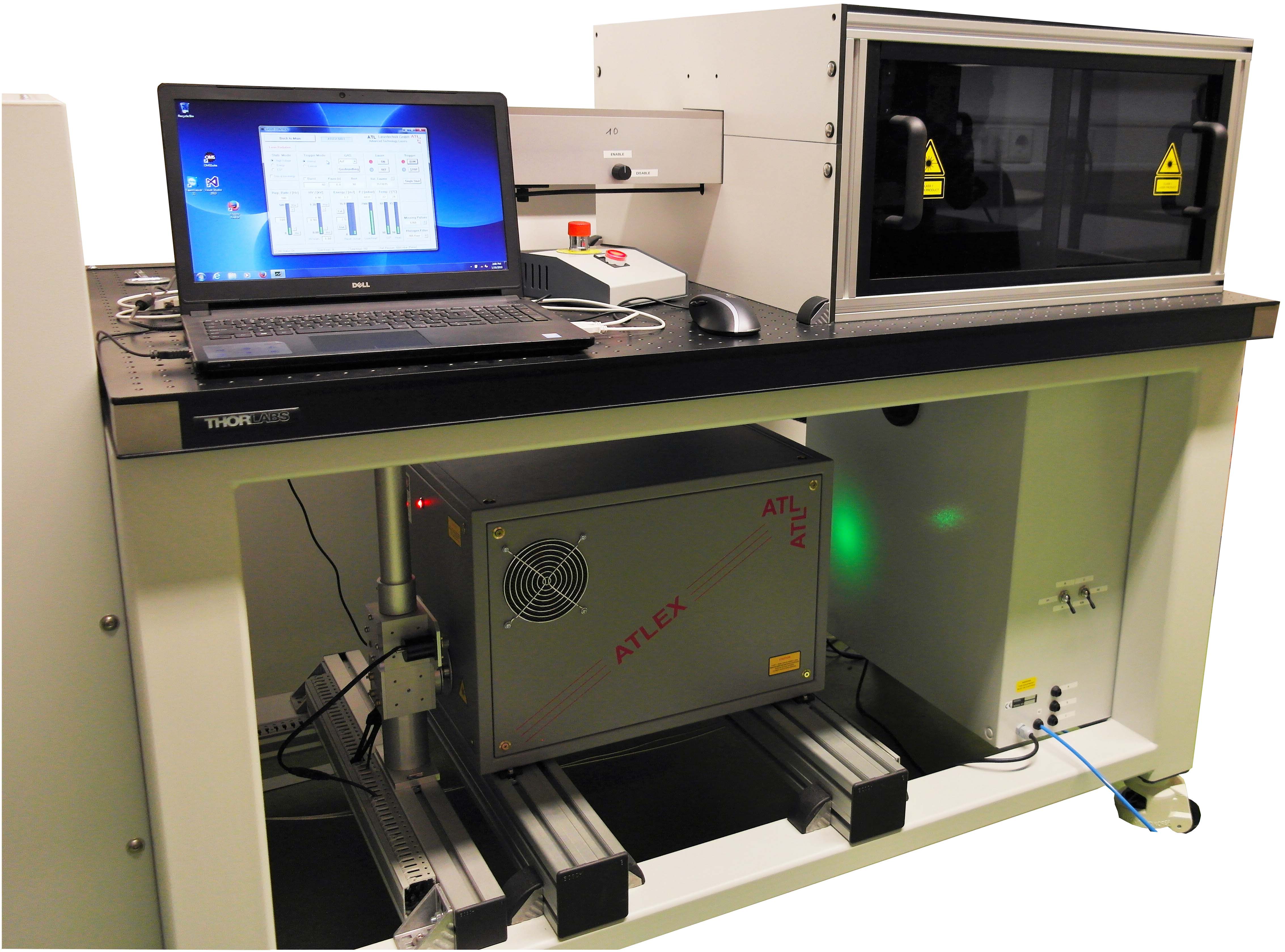 193 nm ArF-Laser (Frontansicht der Anlage) mit Rechnersteuerung und Arbeitskammer